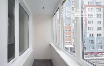 ПВХ Остекление лоджии 4 м с утеплением и внутренней отделкой