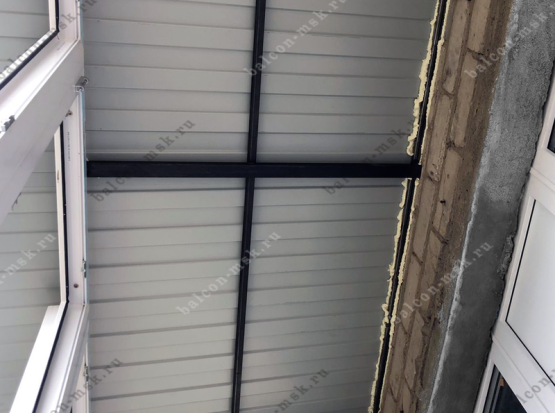 Остекление балкона с крышей в Москве. Фото № 4