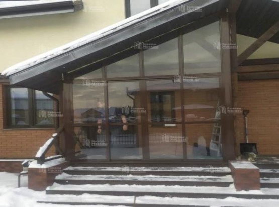 Остекление веранды загородного дома