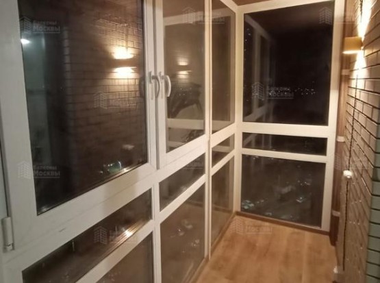 Ремонт французского балкон с отделкой рифленым МДФ и ламинатом  Ремонт французского балкон с отделкой рифленым МДФ и ламинатом