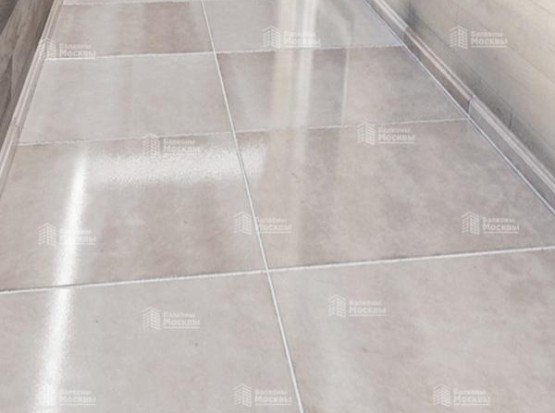 Остекление балкона с отделкой ПВХ, ламинатом и керамической плиткой  Остекление балкона с отделкой ПВХ, ламинатом и керамической плиткой