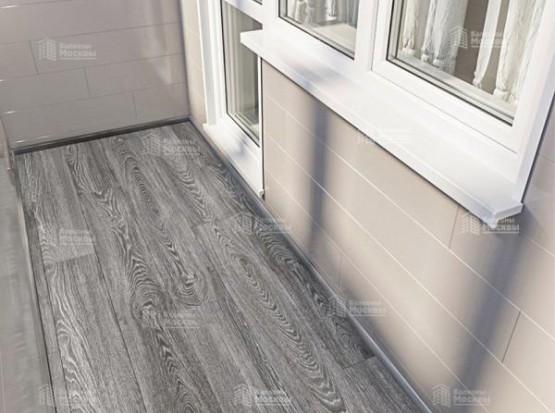 Отделка балкона ламинированными ПВХ панелями и ламинатом