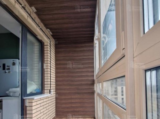 Французский балкон с отделкой МДФ и ламинатом