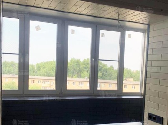 Отделка балкона паркетом из липы и ламинатом Отделка балкона паркетом из липы и ламинатом