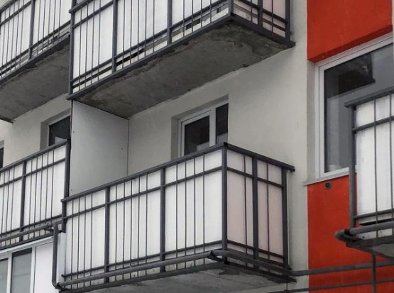 Панорамное остекление с красивым видом на город