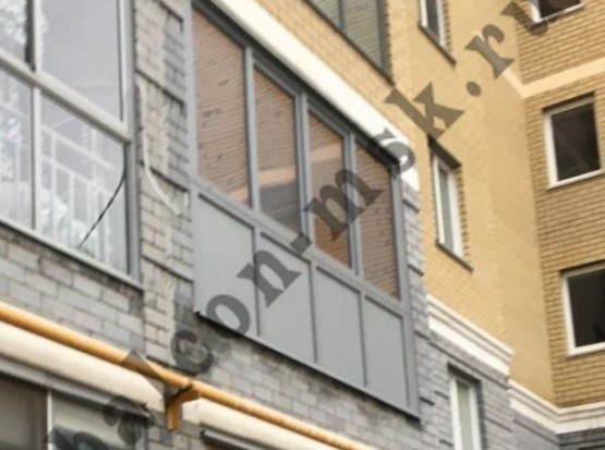 Остекление 3-х метровой лоджии с ламинацией в цвет фасада