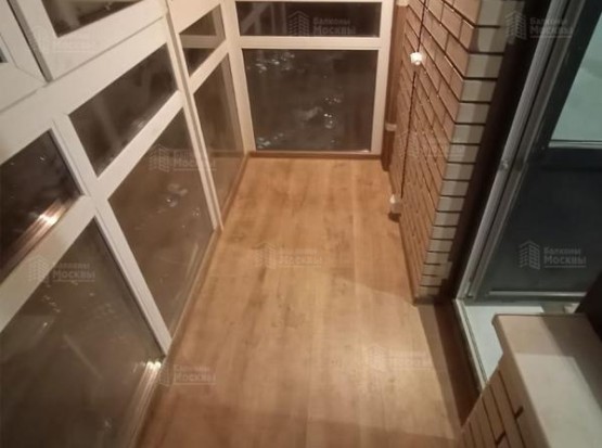 Ремонт французского балкон с отделкой рифленым МДФ и ламинатом  Ремонт французского балкон с отделкой рифленым МДФ и ламинатом