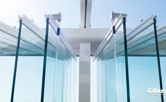 Безрамное остекление балкона