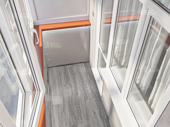 Отделка балкона ламинированными ПВХ панелями и ламинатом