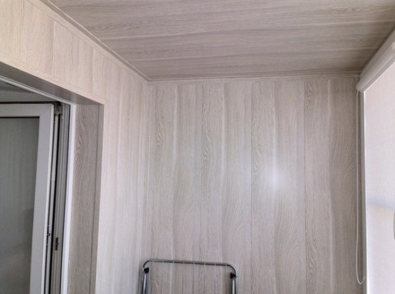 Ремонт стен лоджии МДФ панелями