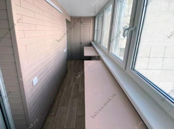 Остекление лоджии. Цена с отделкой натуральным деревом