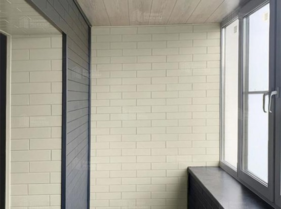 Отделка балкона паркетом из липы и ламинатом Отделка балкона паркетом из липы и ламинатом