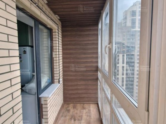 Французский балкон с отделкой МДФ и ламинатом