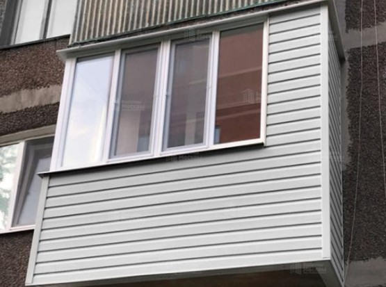 Ремонт балкон «под ключ» с остеклением и отделкой ПВХ-панелями: уют без забот и лишних расходов