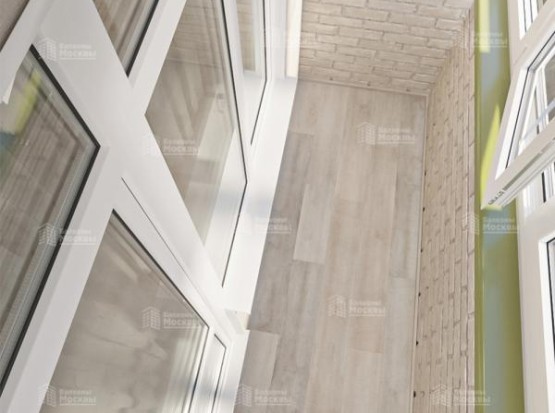 Остекление с отделкой ламинатом и декоративными кирпичиками