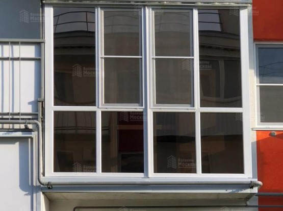  Балкон-витрина с панорамными стеклами и приватной тонировкой