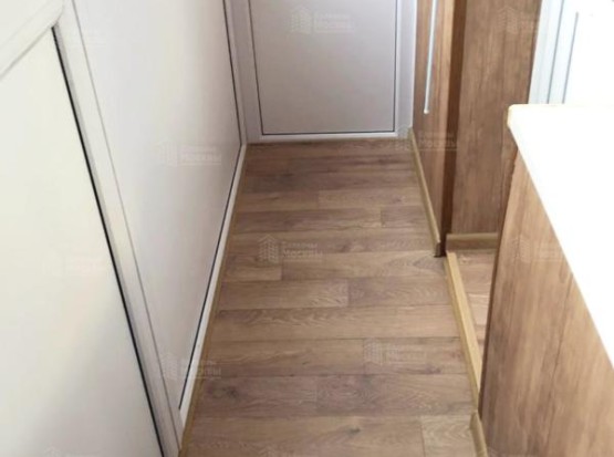 Французское остекление балкона с отделкой: элегантность и приватность