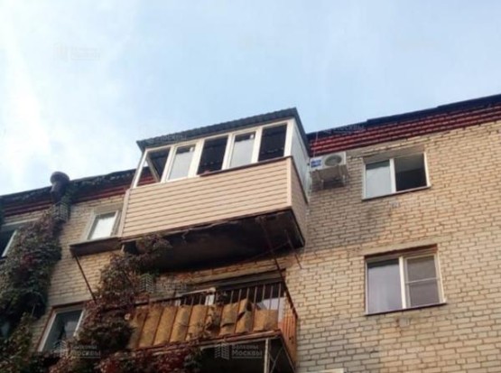 Остекление балкона с расширением по парапету