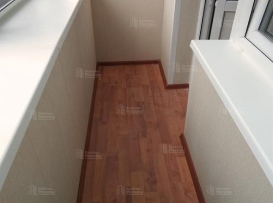 Полутеплое остекление с расширением по подоконнику