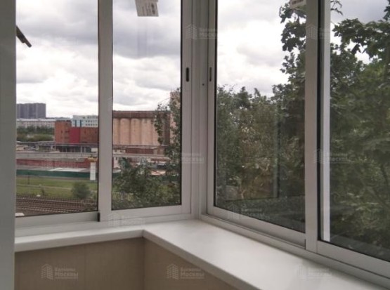 Полутеплое остекление с расширением по подоконнику