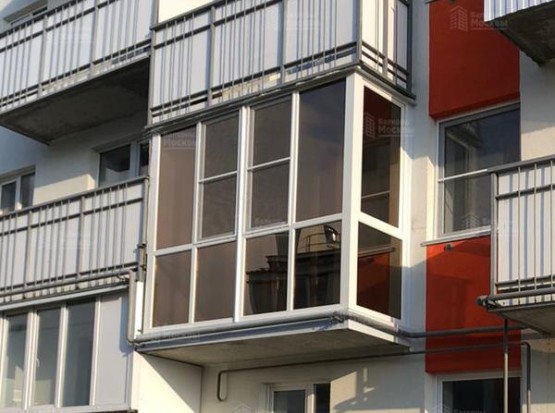 Панорамное остекление с красивым видом на город