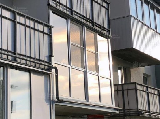 Панорамное остекление с красивым видом на город