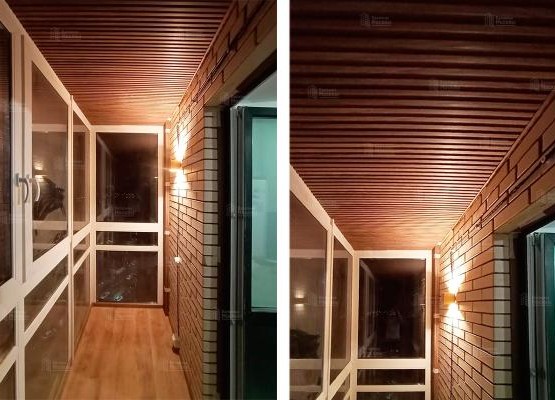 Французский балкон в стиле «Модерн» с отделкой рифленым МДФ и ламинатом