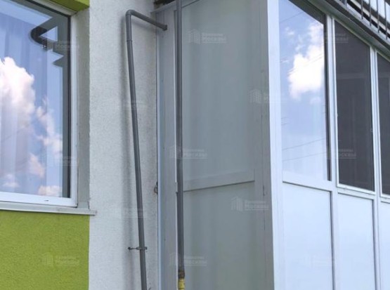 Французское остекление балкона с отделкой: элегантность и приватность