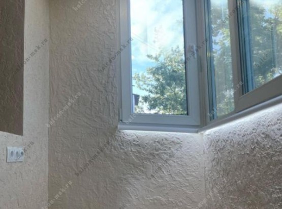 Ремонт балкона. Штукатурка Гротто