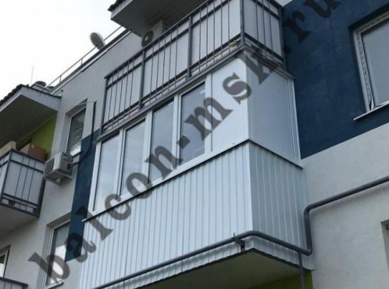 Остекление балкона размерами 3,10х0,8 м с внешней отделкой