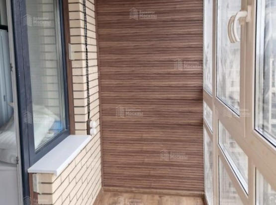 Французский балкон с отделкой МДФ и ламинатом