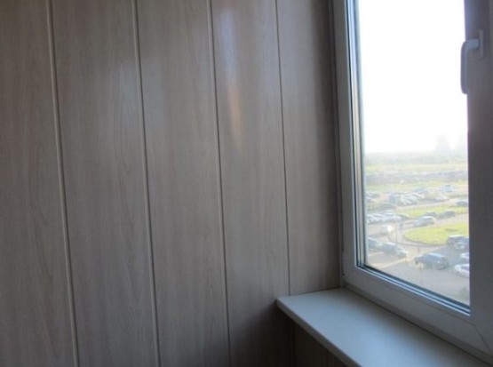 Ремонт стен лоджии МДФ панелями