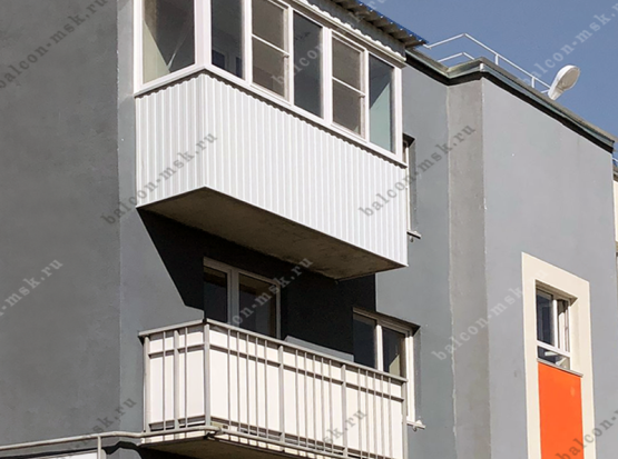 Остекление балкона с крышей в Москве. Фото № 8