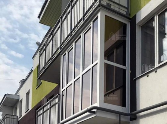 Остекление с тонировкой: Французский балкон с видом на город