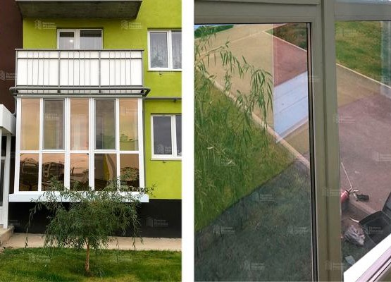 Остекление балкона с панорамным видом, зеркальной тонировкой и энергосберегающими стеклопакетами