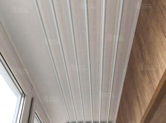 Французское остекление балкона с отделкой: элегантность и приватность