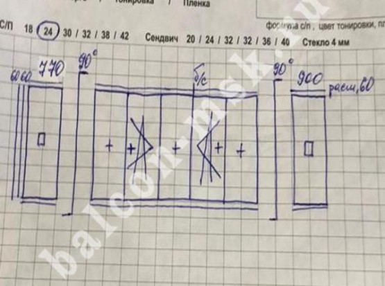 Популярный вариант остекления балкона с внешней отделкой