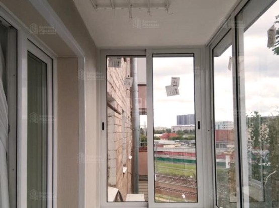 Полутеплое остекление с расширением по подоконнику