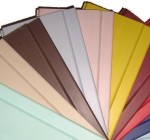 Отделка потолка пластиковыми панелями (цветные))