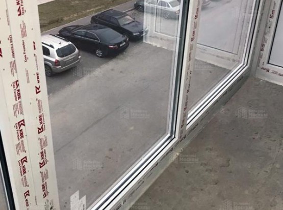 Панорамное остекление с тонировкой нижнего яруса