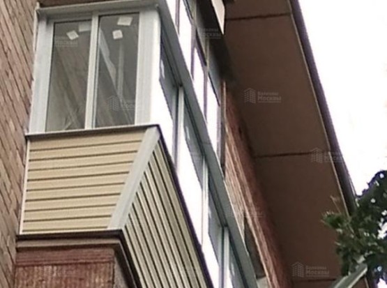 Полутеплое остекление с расширением по подоконнику