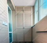 Шкаф с вентилируемыми деревянными дверцами