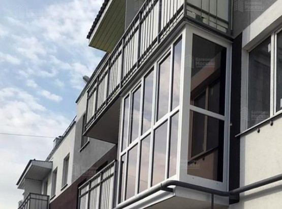  Панорамное остекление балкона с тонировкой под ключ