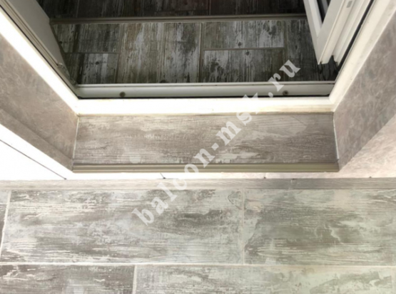 Отделка лоджии - керамическая плитка и ПВХ панели