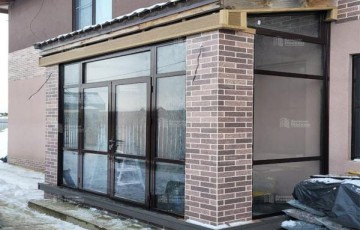 Остекление веранды на даче алюминиевым профилем