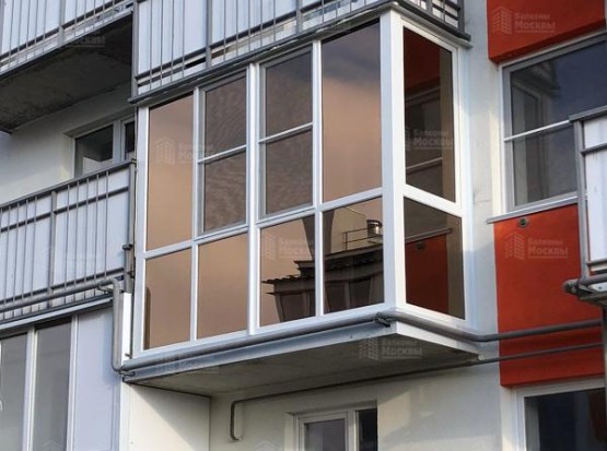  Балкон-витрина с панорамными стеклами и приватной тонировкой