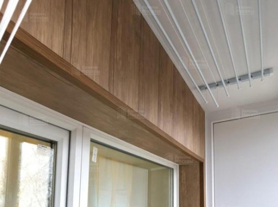 Французское остекление балкона с отделкой: элегантность и приватность