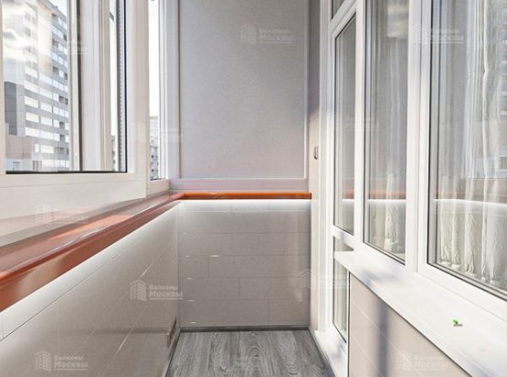 Отделка балкона ламинированными ПВХ панелями и ламинатом