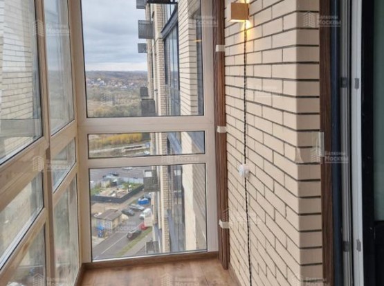 Французский балкон с отделкой МДФ и ламинатом