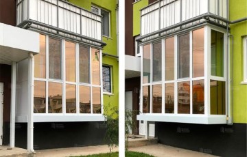 Французское остекление балкона с энергосберегающими стеклопакетами и тонировкой